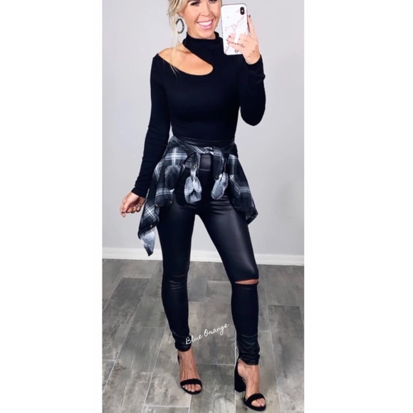 ✨JUST IN✨BLACK FAUX LEATHER KNEE CUT OUT SLICK LEGGINGS - Picture 15 of 15